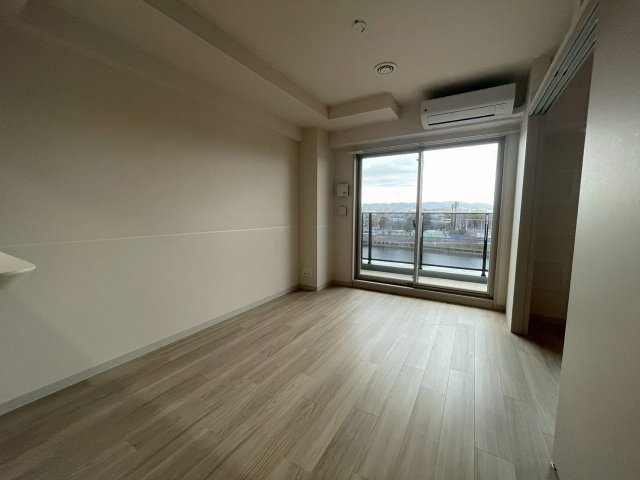 Alivis Shimo-Shinjo SoL TERRACEの居間・リビング