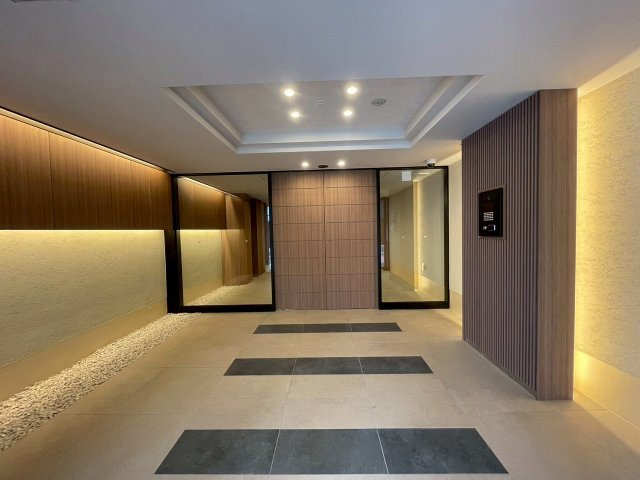 Alivis Shimo-Shinjo SoL TERRACEのエントランス