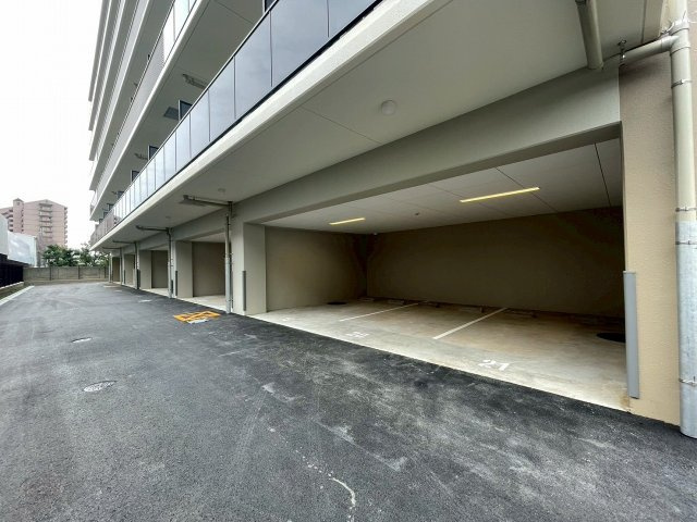 Alivis Shimo-Shinjo SoL TERRACEの駐車場