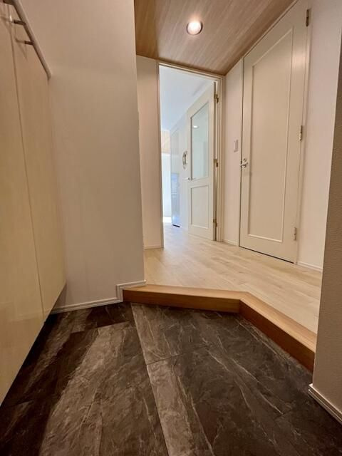 レジディア神田東の玄関