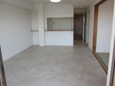 【居間・リビング】 | サンクレイドル古河 | 一日の中で多くの時間を過すことになるリビングダイニングだからこそ、いつも穏やかな空間であることが必然。爽やかな通風と採光を存分に感じる事が出来る空間です。