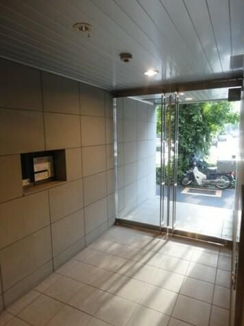 お茶の水Ｓ．Ｃ．ハウスのエントランス