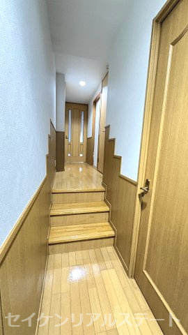 コンセリオ古淵のその他共用部分|浴室入口は段差の無い設計。
小さなお子様からご年配の方まで安心してお使いいただけます。