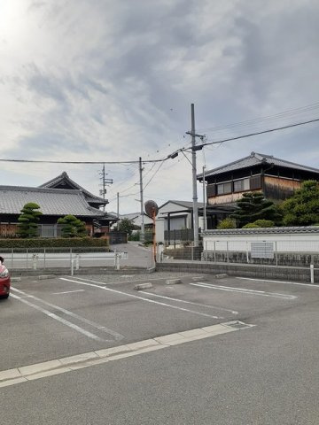 ヴェリテ・ヴィラージュの駐車場|車をお持ちの方に嬉しい駐車場付きの物件です