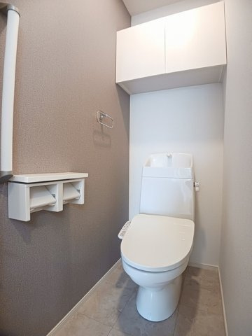 ザ・ビレッジグリーン木ノ本Ⅲのトイレ|コンパクトで使いやすいトイレです