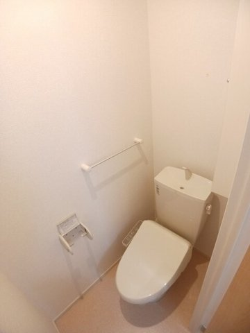 ボヌール岩橋　Ⅰのトイレ|落ち着いた色調のトイレです