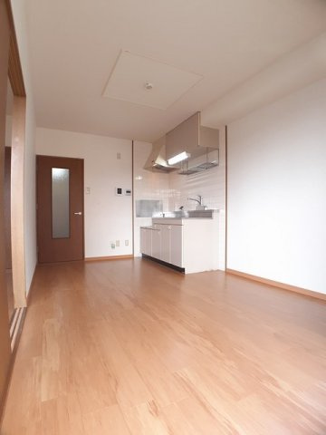 メゾン紀伊Ⅱの居間・リビング|使いやすい居間です