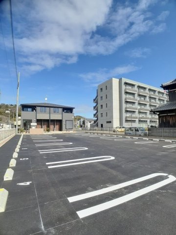 リヴェール西庄Ⅰの駐車場|車をお持ちの方に嬉しい駐車場付きの物件です