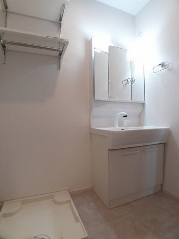 リヴェール西庄Ⅰの洗面所|コンパクトで使いやすい洗面所