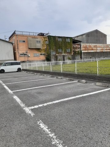 ロマネコンティⅢの駐車場|駐車場があるので、車を買う予定の方も安心です