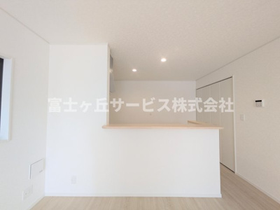 【キッチン】 | 浜松市中央区和田町 新築一戸建て 1号棟 | 前から見たキッチンです
