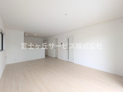 【居間・リビング】 | 浜松市中央区和田町 新築一戸建て 1号棟 | リビングです