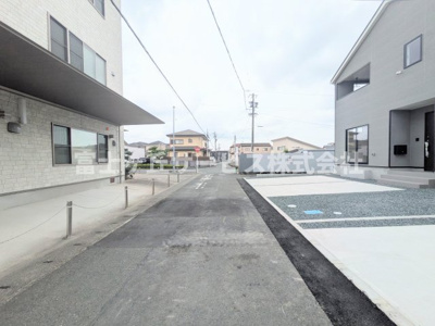【前面道路含む現地写真】 | 浜松市中央区和田町 新築一戸建て 1号棟 | 前面道路です