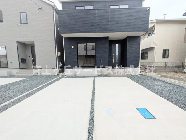 【駐車場】 | 浜松市中央区和田町 新築一戸建て 1号棟 | ３台駐車可能です