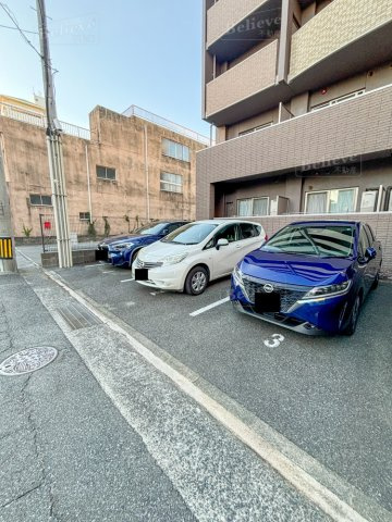イーズガーデン中央の駐車場|駐車スペースもあります☆