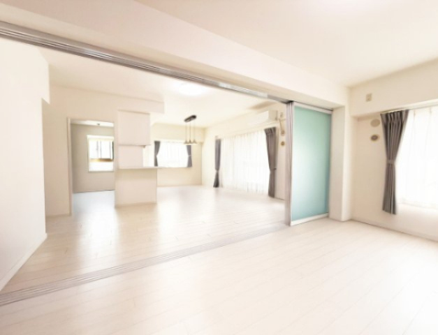 ロイヤルコンフォート日進の居間・リビング|LDK約16.4帖