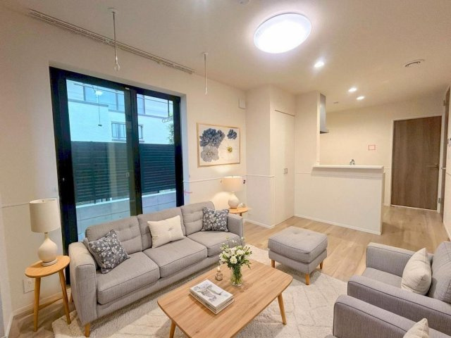 ヴィラサギノミヤの居間・リビング|家具付きのイメージパースです※実際は家具は付きません