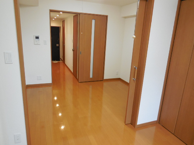 日神デュオステージ浅草今戸のダイニング|引き戸を開放すれば、可変性の高い広々空間へ