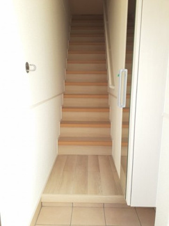 【玄関】 | プルミエール・Ｍ | 明るい玄関です