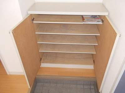 ウイング Aの玄関