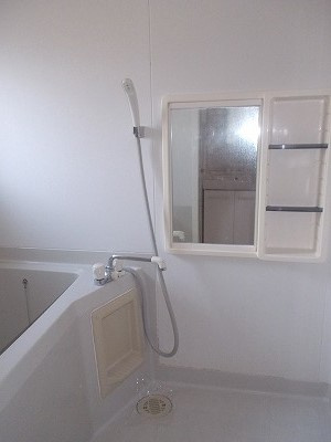 ウイング Aの浴室