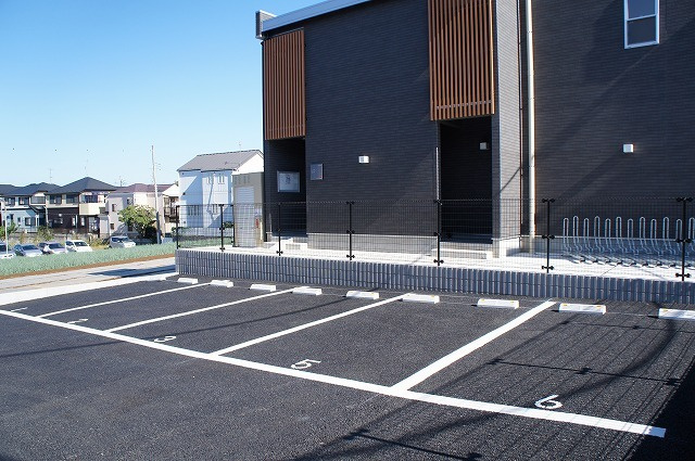 リブリ・華の駐車場