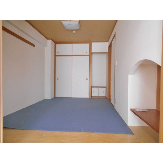 岐阜市長良井田の賃貸マンションの居間・リビング