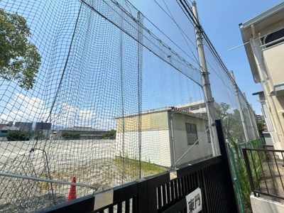 厚木市立厚木第二小学校まで３００ｍ