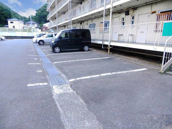 ビレッジハウス磐城3号棟の駐車場