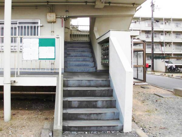 ビレッジハウス磐城3号棟のエントランス