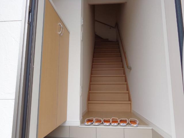 コンフォース矢原の内装|階段