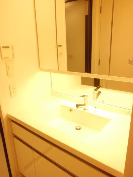 ＧＬＯＢＡＬ　ＦＲＯＮＴ　ＴＯＷＥＲの洗面所