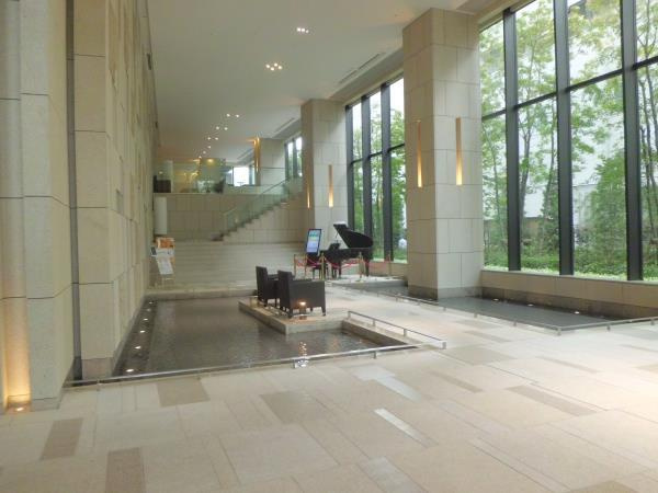 ＧＬＯＢＡＬ　ＦＲＯＮＴ　ＴＯＷＥＲのエントランス