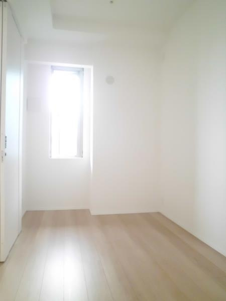 ＧＬＯＢＡＬ　ＦＲＯＮＴ　ＴＯＷＥＲの居間・リビング