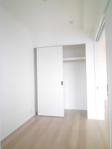 ＧＬＯＢＡＬ　ＦＲＯＮＴ　ＴＯＷＥＲの居間・リビング