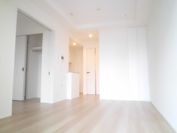 ＧＬＯＢＡＬ　ＦＲＯＮＴ　ＴＯＷＥＲの居間・リビング