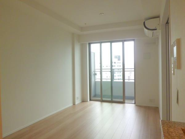 ＧＬＯＢＡＬ　ＦＲＯＮＴ　ＴＯＷＥＲの居間・リビング