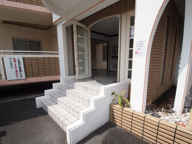 エンブレム王寺のエントランス