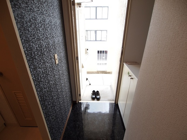 エンブレム王寺の玄関