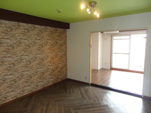 エンブレム王寺の居間・リビング