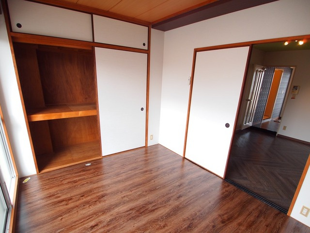 エンブレム王寺の内装