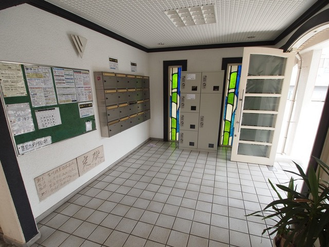 エンブレム王寺のエントランス