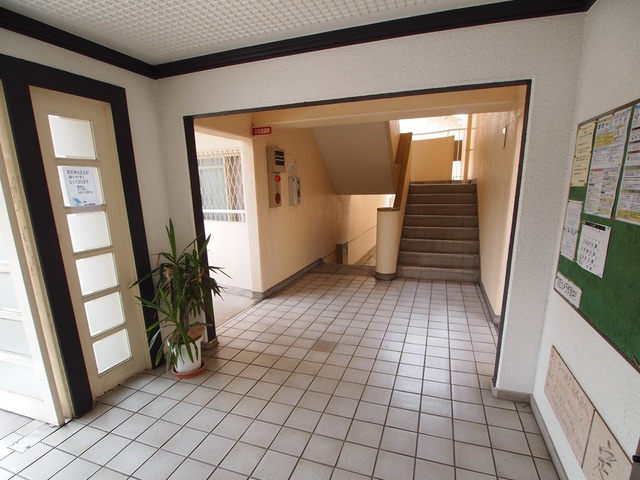 エンブレム王寺のエントランス