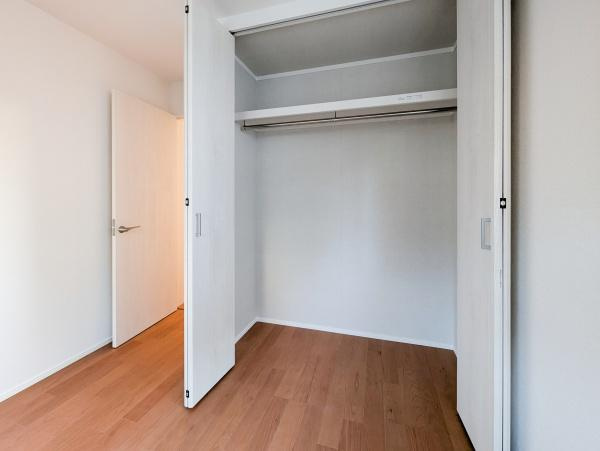 横浜市青葉区榎が丘の新築一戸建の収納|これだけ収納があると助かりますね！