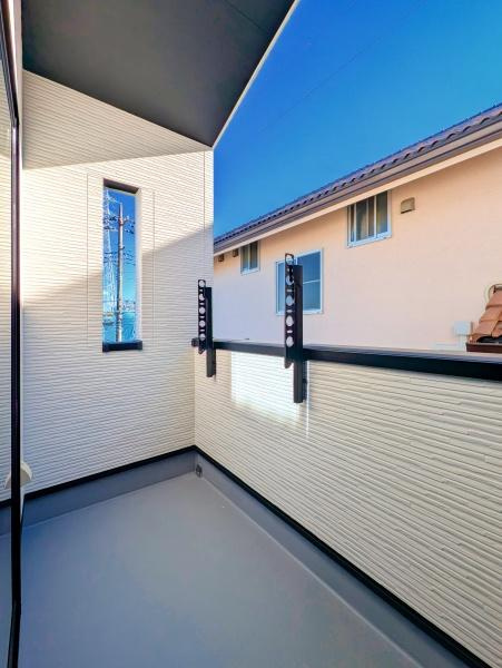 横浜市青葉区榎が丘の新築一戸建のバルコニー|陽当り良好のバルコニー！
風通しもよく気持ちいいです
