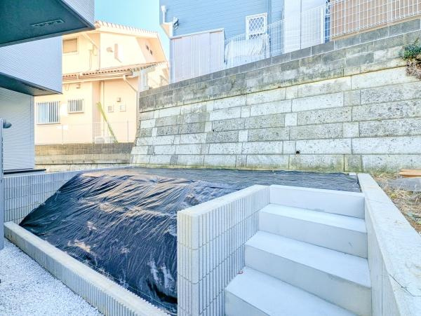 横浜市青葉区榎が丘の新築一戸建の庭|お庭もあるのでガーデニングなども楽しめます。