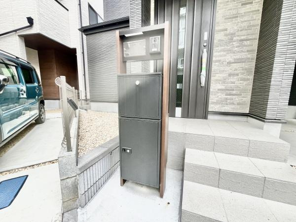 世田谷区南烏山１丁目の新築一戸建の前面道路含む現地写真