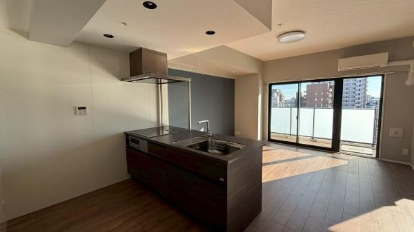 【キッチン】 | REGALO | 写真は同タイプの別のお部屋のものです。