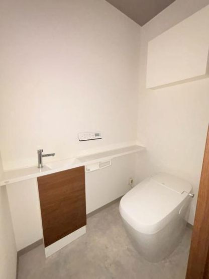 【トイレ】 | REGALO | 写真は同タイプの別のお部屋のものです。