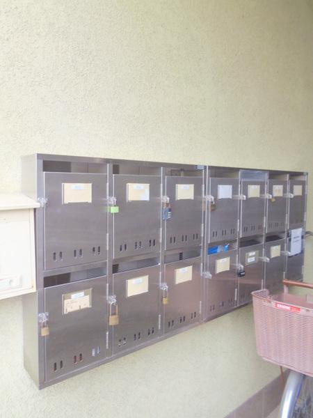 平尾パークハイツのエントランス|★郵便ポスト★